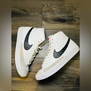 Nike Mid Blazer 77- size 7 🪩